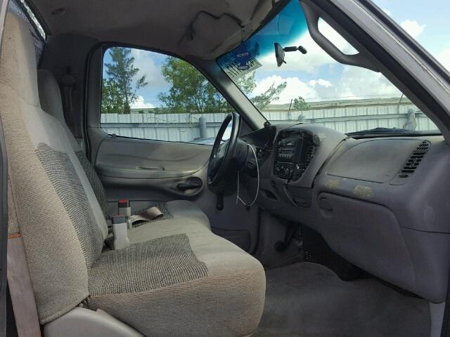 1FTDF17W3VNA55584 - 1997 FORD F150 WHITE photo 5