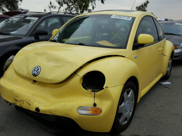 3VWCC21C0YM472925 - 2000 VOLKSWAGEN NEW BEETLE 黄色 照片 2