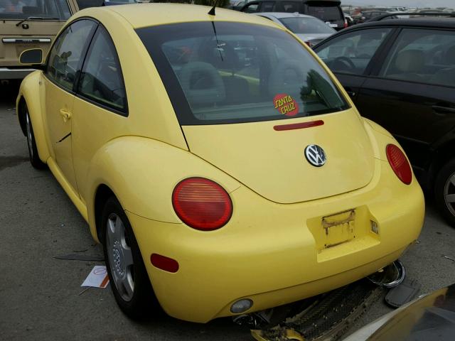 3VWCC21C0YM472925 - 2000 VOLKSWAGEN NEW BEETLE 黄色 照片 3