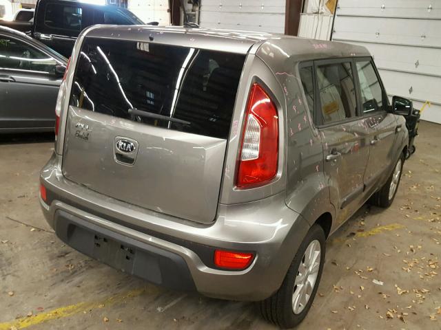 KNDJT2A59D7632039 - 2013 KIA SOUL GREEN photo 4