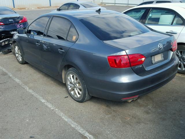 3VWBX7AJ3BM328059 - 2011 VOLKSWAGEN JETTA SE 灰色 照片 3