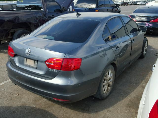 3VWBX7AJ3BM328059 - 2011 VOLKSWAGEN JETTA SE 灰色 照片 4