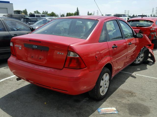 1FAFP34NX6W117528 - 2006 FORD FOCUS ZX4 RED photo 4