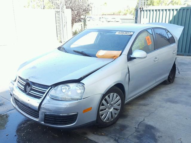 3VWJZ7AJ9AM080730 - 2010 VOLKSWAGEN JETTA S SILVER photo 2