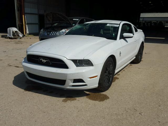 1ZVBP8AM2E5290396 - 2014 FORD MUSTANG WHITE photo 2