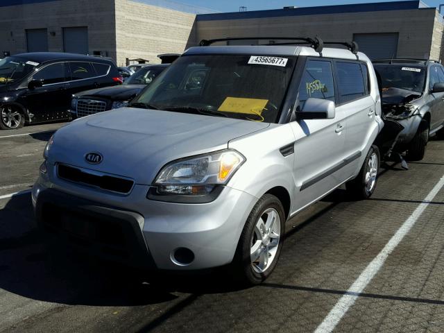 KNDJT2A20B7706368 - 2011 KIA SOUL + SILVER photo 2