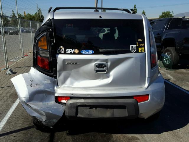 KNDJT2A20B7706368 - 2011 KIA SOUL + SILVER photo 9