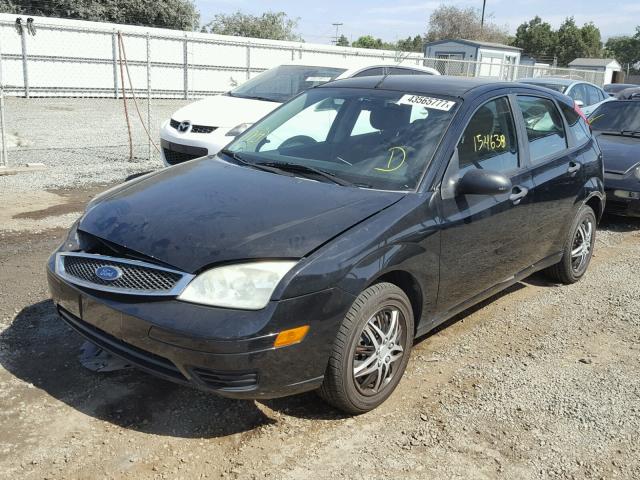 1FAFP37N66W244577 - 2006 FORD FOCUS ZX5 BLACK photo 2