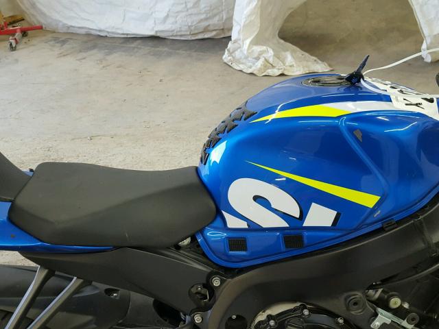 JS1GR7MA0F2101112 - 2015 SUZUKI GSX-R750 BLUE photo 5