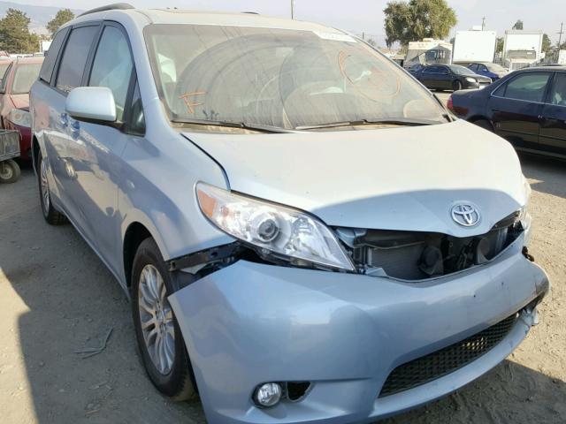 5TDYZ3DC6HS847869 - 2017 TOYOTA SIENNA XLE BLUE photo 1