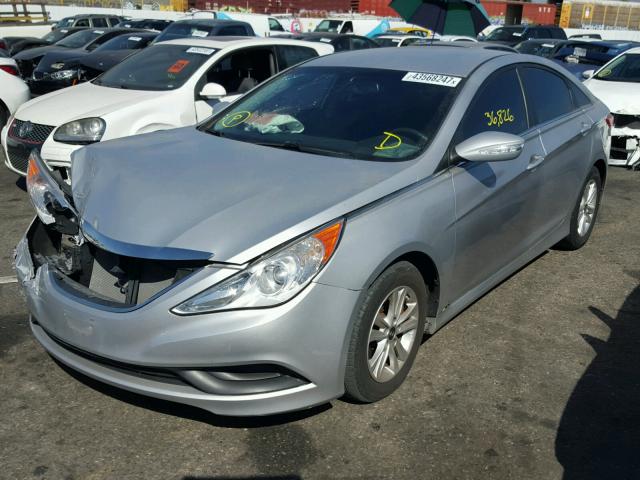 5NPEB4AC5EH867159 - 2014 HYUNDAI SONATA GLS SILVER photo 2