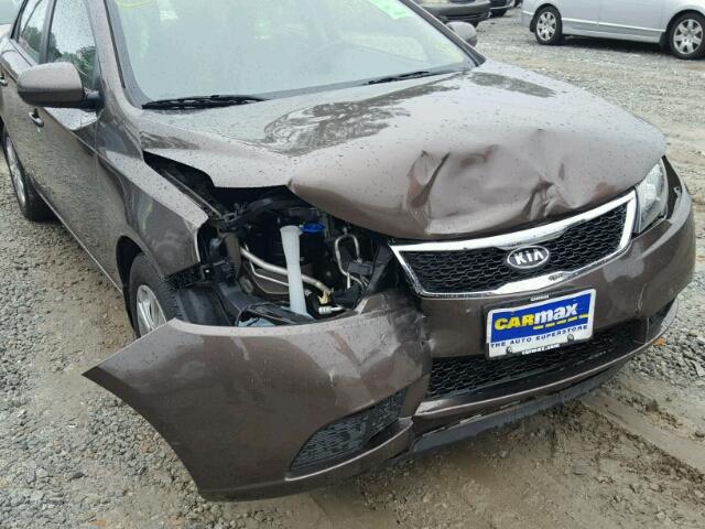 KNAFU4A26D5670647 - 2013 KIA FORTE EX BROWN photo 9