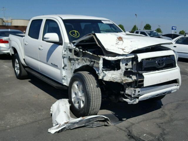 3TMJU4GN0FM176859 - 2015 TOYOTA TACOMA DOU WHITE photo 1