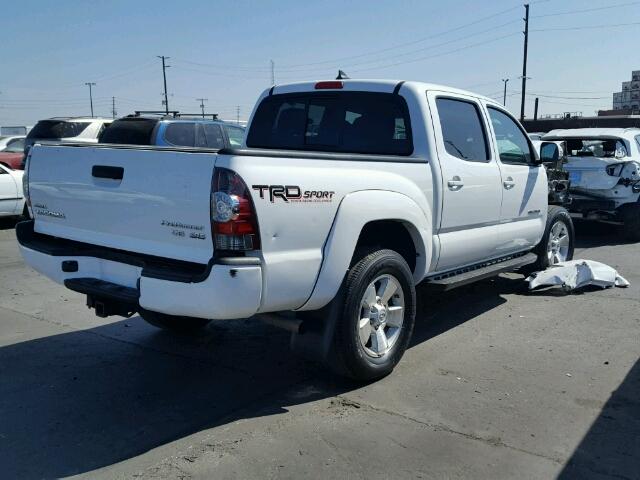 3TMJU4GN0FM176859 - 2015 TOYOTA TACOMA DOU WHITE photo 4