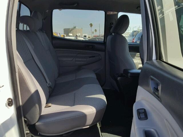 3TMJU4GN0FM176859 - 2015 TOYOTA TACOMA DOU WHITE photo 6