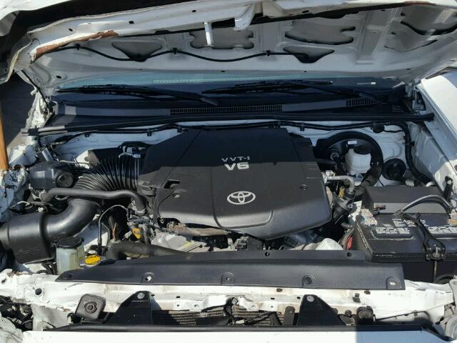 3TMJU4GN0FM176859 - 2015 TOYOTA TACOMA DOU WHITE photo 7