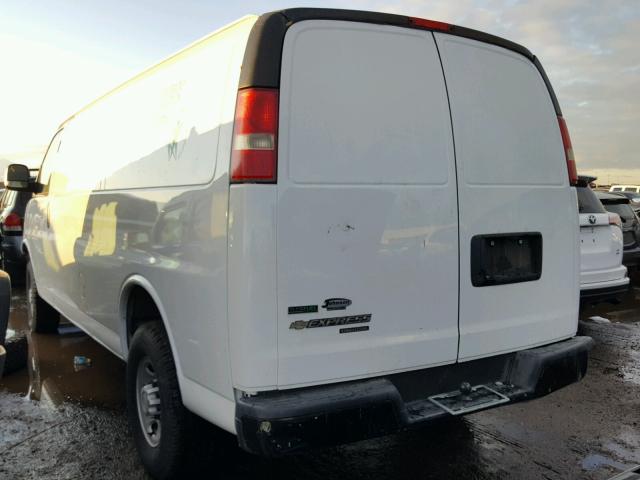 1GCWGGCA5B1114317 - 2011 CHEVROLET EXPRESS G2 WHITE photo 3