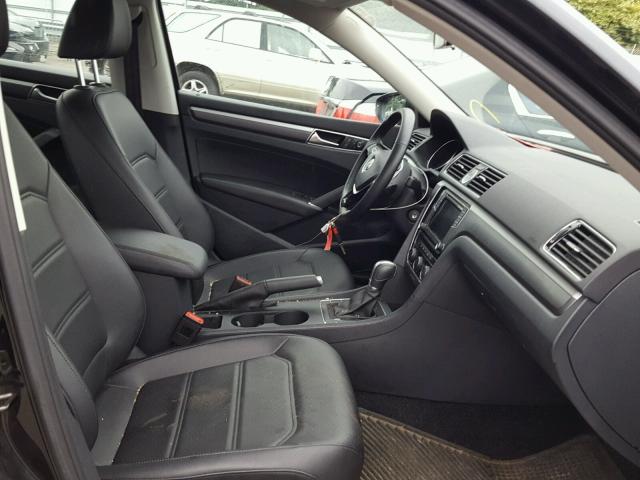 1VWDT7A30HC034764 - 2017 VOLKSWAGEN PASSAT R-L BLACK photo 5