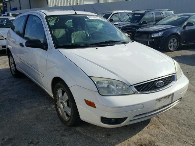 1FAHP31N27W169654 - 2007 FORD FOCUS WHITE photo 1