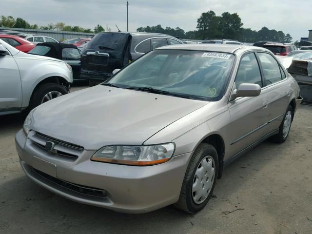 1HGCG5646WA170979 - 1998 HONDA ACCORD LX TAN photo 2