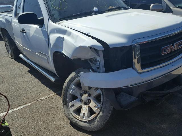 2GTEC19J671624737 - 2007 GMC NEW SIERRA WHITE photo 9