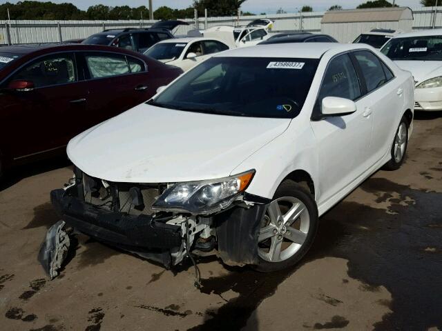 4T1BF1FK3CU102116 - 2012 TOYOTA CAMRY BASE WHITE photo 2