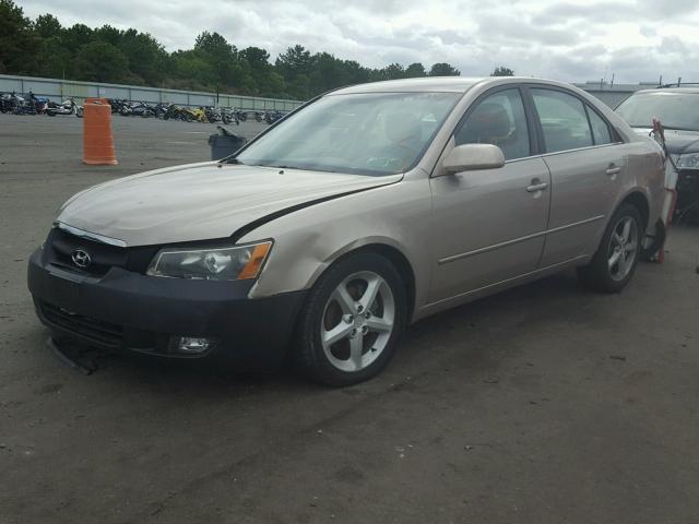 5NPEU46F67H220737 - 2007 HYUNDAI SONATA TAN photo 2