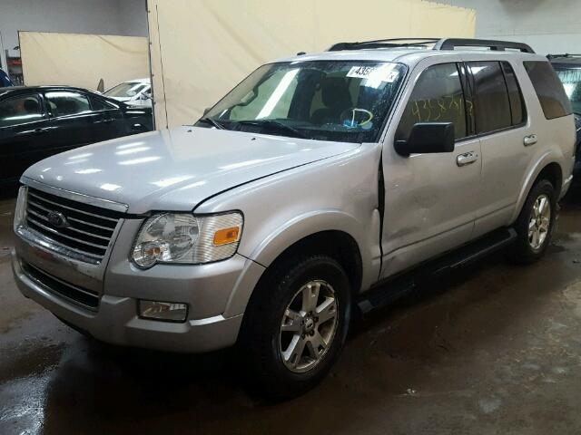 1FMEU73E49UA07948 - 2009 FORD EXPLORER X SILVER photo 2