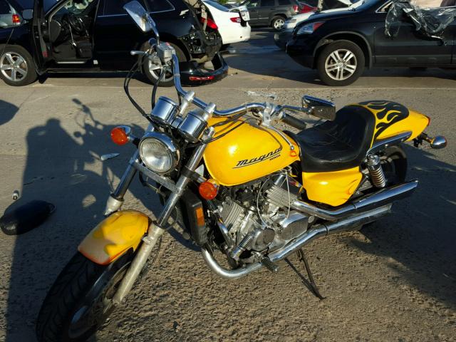 JH2RC4300TM201242 - 1996 HONDA VF750 C YELLOW photo 2