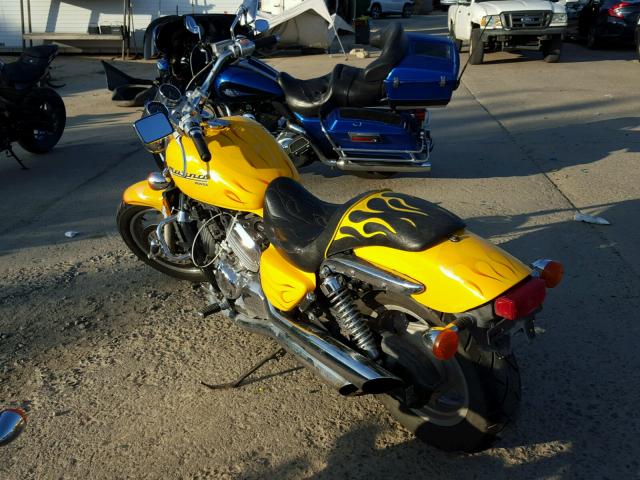 JH2RC4300TM201242 - 1996 HONDA VF750 C YELLOW photo 3