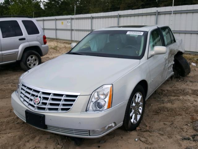 1G6KD5EY2AU134837 - 2010 CADILLAC DTS LUXURY SILVER photo 2