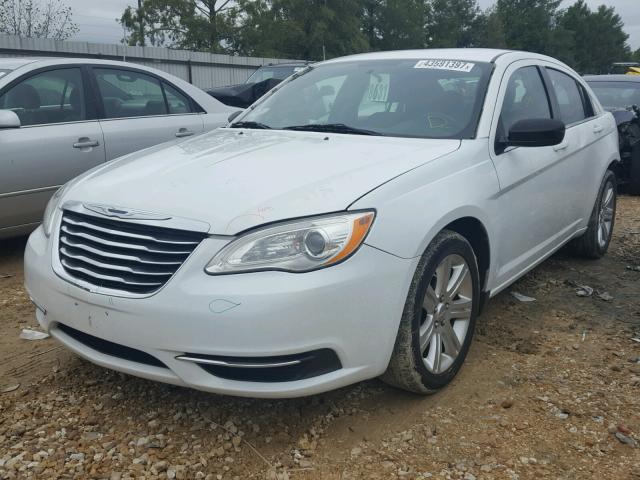 1C3BC1FG4BN562827 - 2011 CHRYSLER 200 TOURIN WHITE photo 2