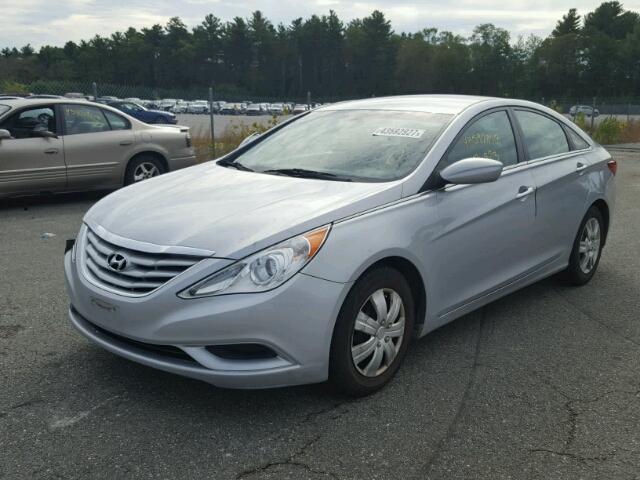 5NPEB4AC9BH226351 - 2011 HYUNDAI SONATA SILVER photo 2