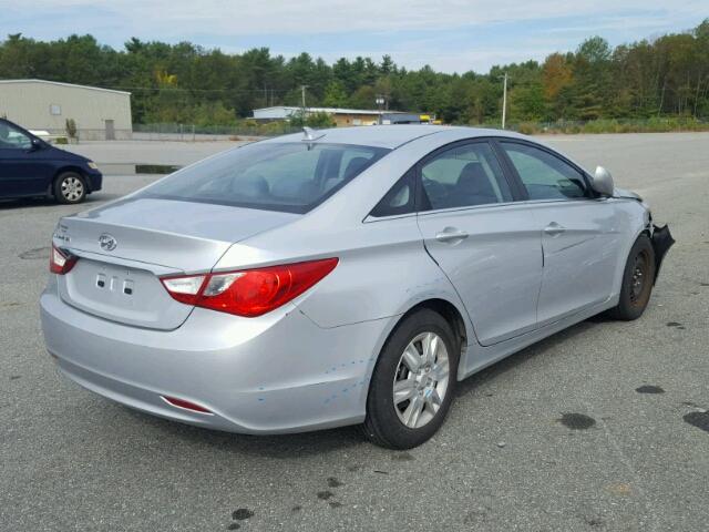 5NPEB4AC9BH226351 - 2011 HYUNDAI SONATA SILVER photo 4