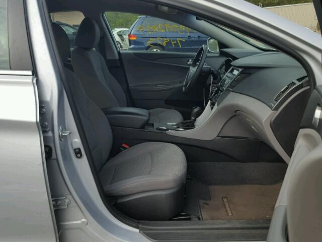 5NPEB4AC9BH226351 - 2011 HYUNDAI SONATA SILVER photo 5