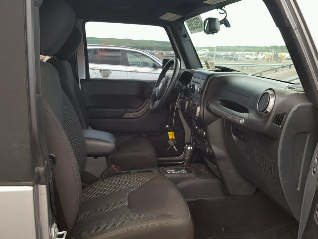 1C4GJWAGXGL166058 - 2016 JEEP WRANGLER S GRAY photo 5