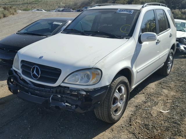 4JGAB54E32A337515 - 2002 MERCEDES-BENZ ML 320 WHITE photo 2