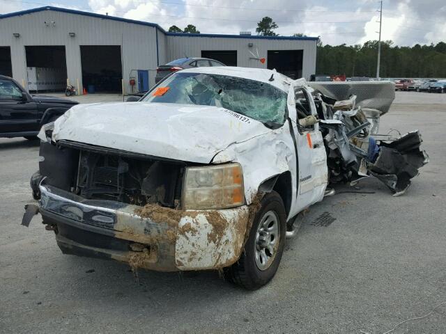 2GCEC13C871571050 - 2007 CHEVROLET SILVERADO WHITE photo 2