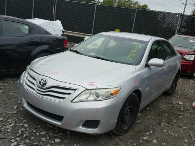 4T1BF3EK8AU113266 - 2010 TOYOTA CAMRY SILVER photo 2