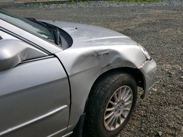 2HHES35892H006536 - 2002 ACURA 1.7EL PREM SILVER photo 9