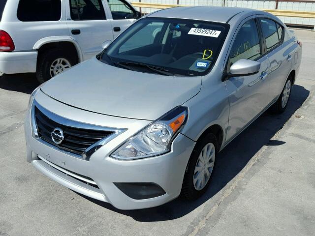 3N1CN7AP4GL820116 - 2016 NISSAN VERSA S SILVER photo 2