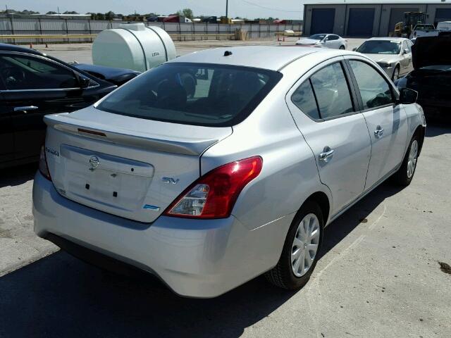 3N1CN7AP4GL820116 - 2016 NISSAN VERSA S SILVER photo 4