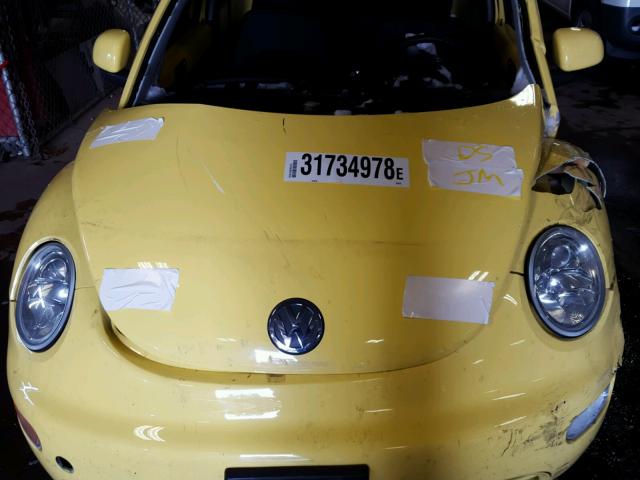 3VWBB61C7WM024037 - 1998 VOLKSWAGEN NEW BEETLE 黄色 照片 7