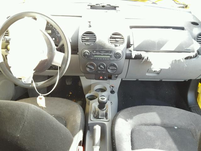 3VWBB61C7WM024037 - 1998 VOLKSWAGEN NEW BEETLE 黄色 照片 9