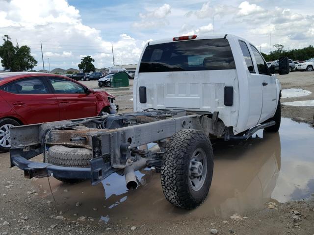 1GDHK79K09E142726 - 2009 GMC SIERRA K35 WHITE photo 4