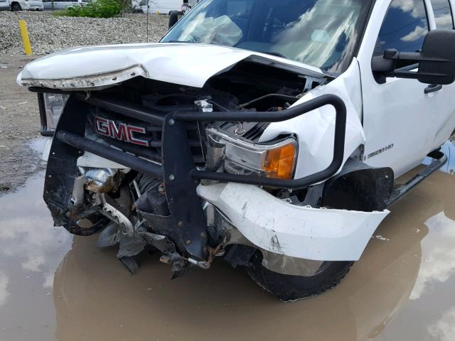 1GDHK79K09E142726 - 2009 GMC SIERRA K35 WHITE photo 9