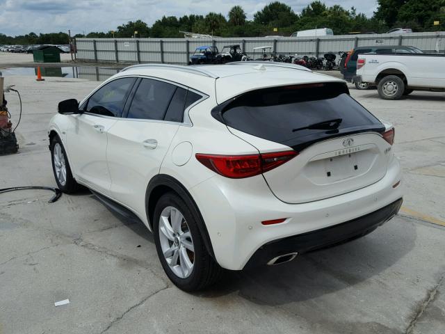 SJKCH5CP4HA038345 - 2017 INFINITI QX30 BASE WHITE photo 3