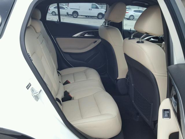 SJKCH5CP4HA038345 - 2017 INFINITI QX30 BASE WHITE photo 6