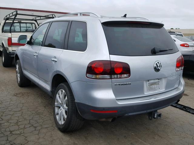 WVGBF7A9XAD003586 - 2010 VOLKSWAGEN TOUAREG V6 SILVER photo 3