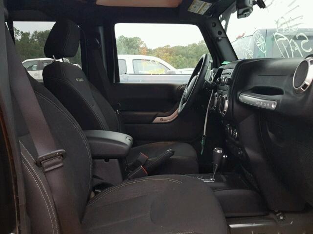 1C4BJWEG0HL637382 - 2017 JEEP WRANGLER U BLACK photo 5